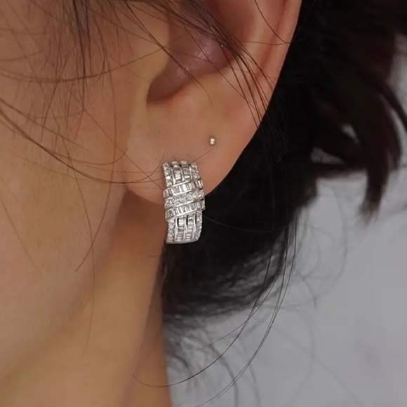 Women’s Fashion Earrings - NWT - Picture 3 of 7